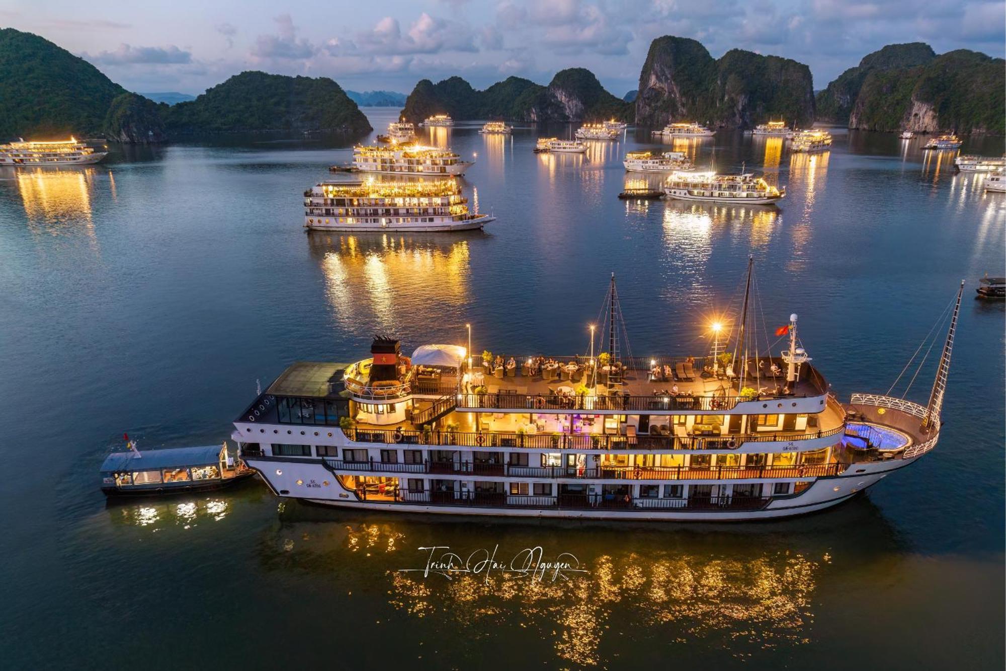 Alisa Premier Cruise Hotell Ha Long Exteriör bild