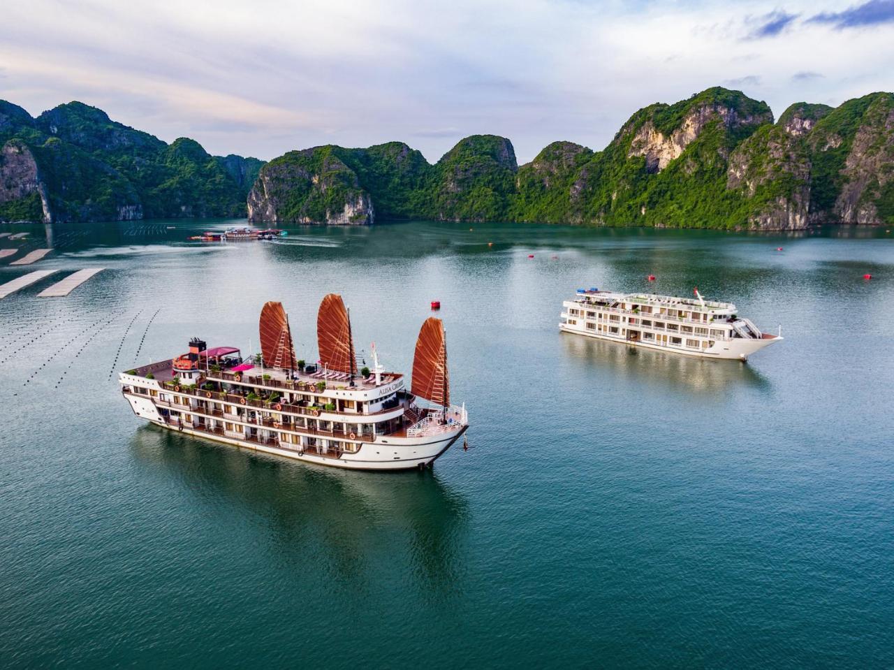 Alisa Premier Cruise Hotell Ha Long Exteriör bild