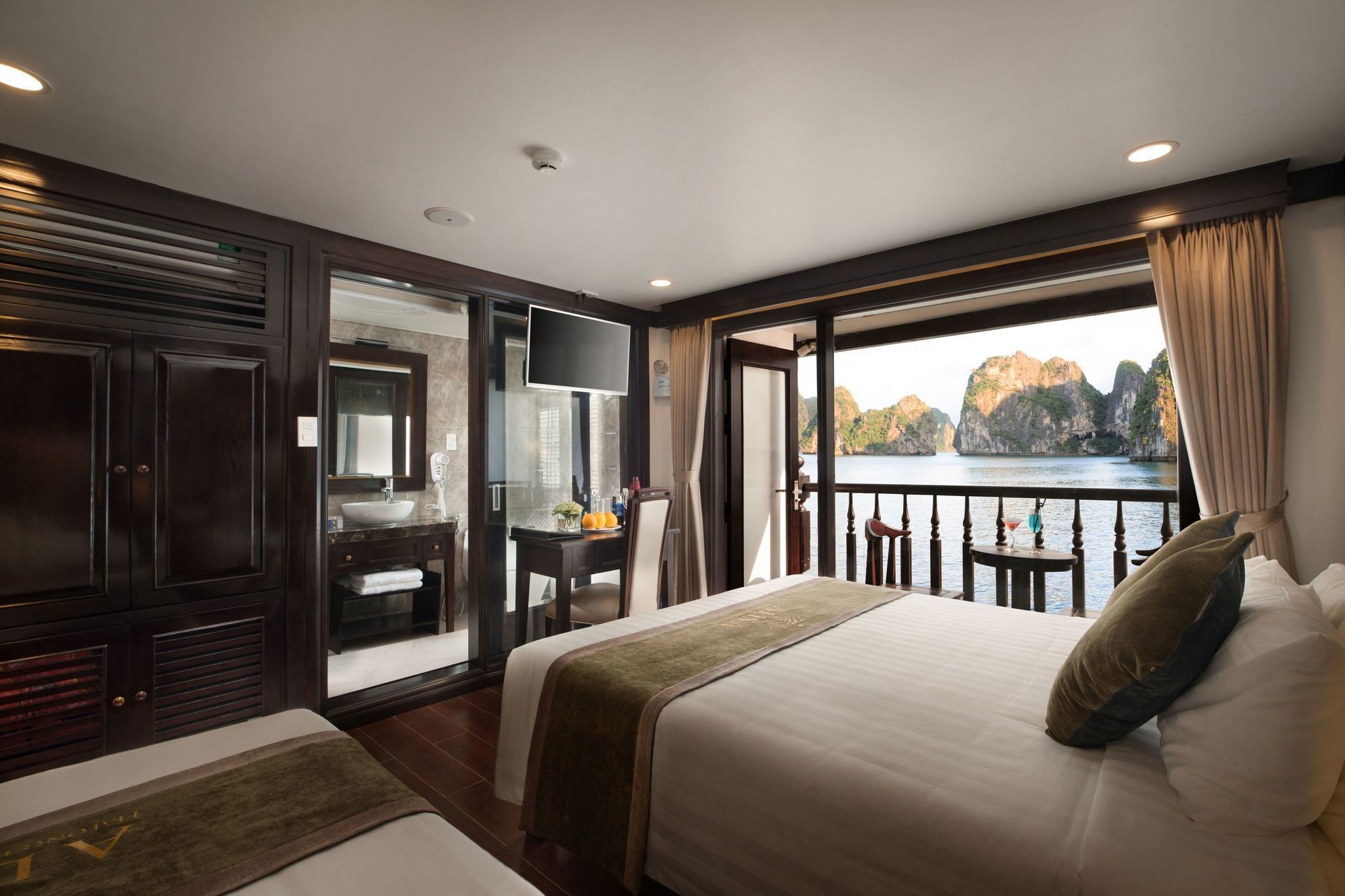 Alisa Premier Cruise Hotell Ha Long Exteriör bild