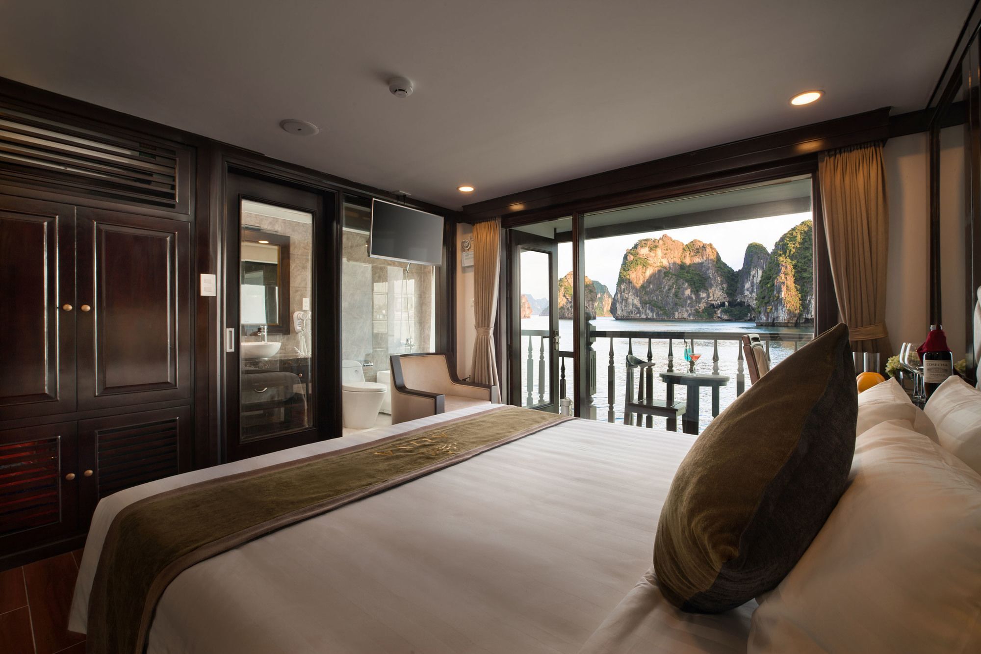 Alisa Premier Cruise Hotell Ha Long Exteriör bild